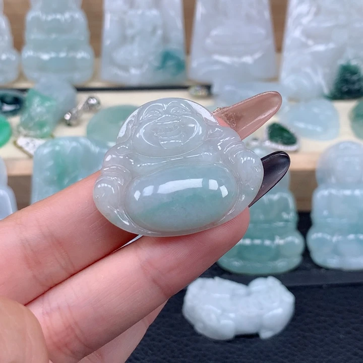 翡翠未镶嵌颈饰佛公