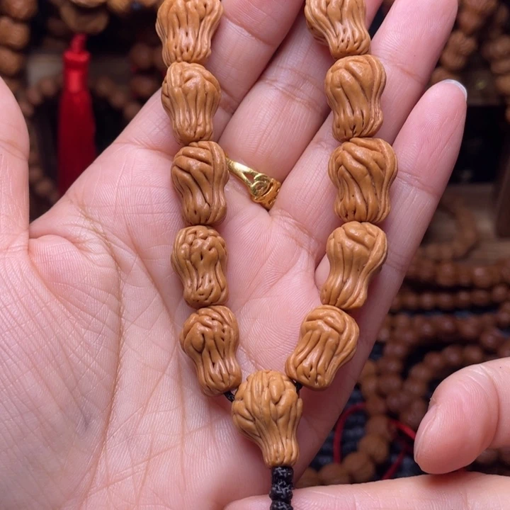 木质类龙纹桃枭挂件