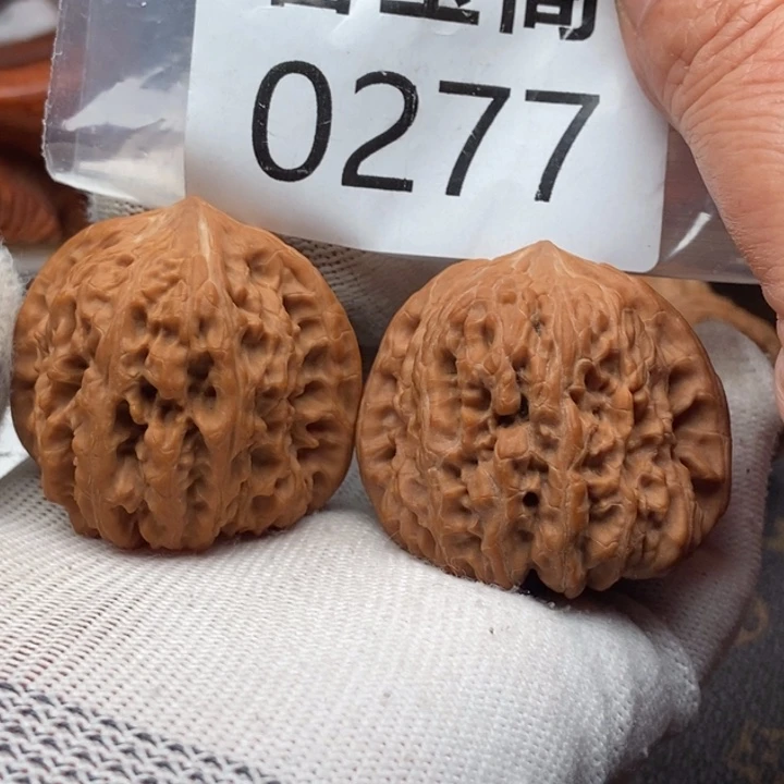 顔***志吊坠文玩核桃平谷凹底42