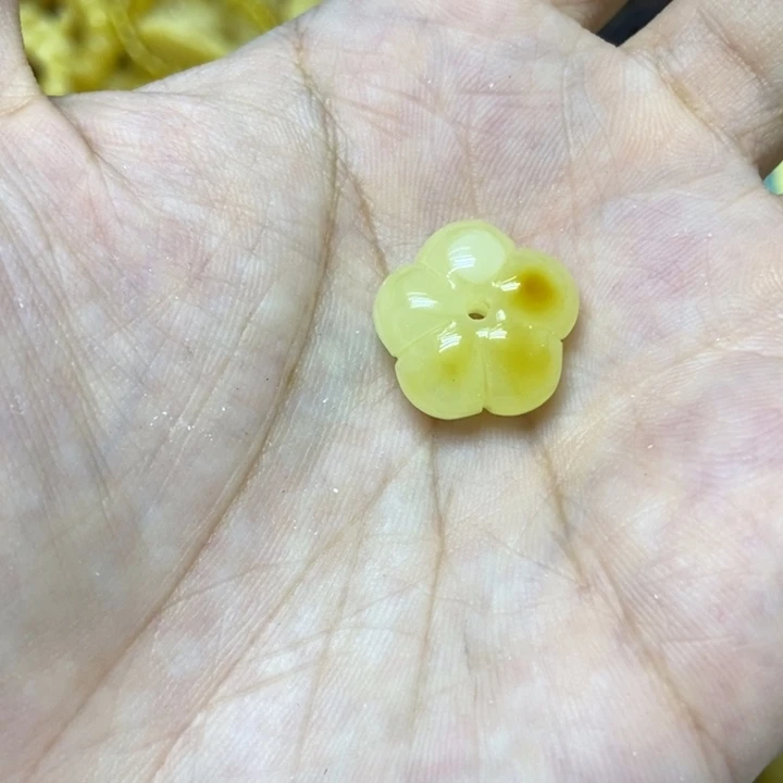 蜜蜡未镶嵌裸石吊坠