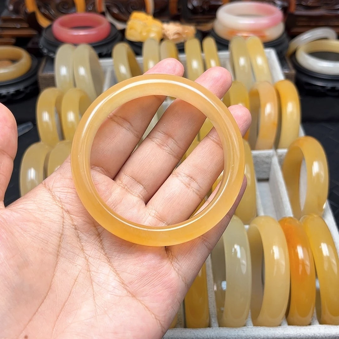 石英质玉（黄龙玉）未镶嵌手镯梦***。