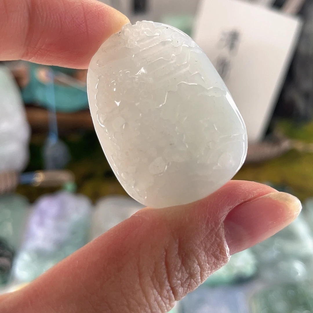 翡翠未镶嵌颈饰山水牌