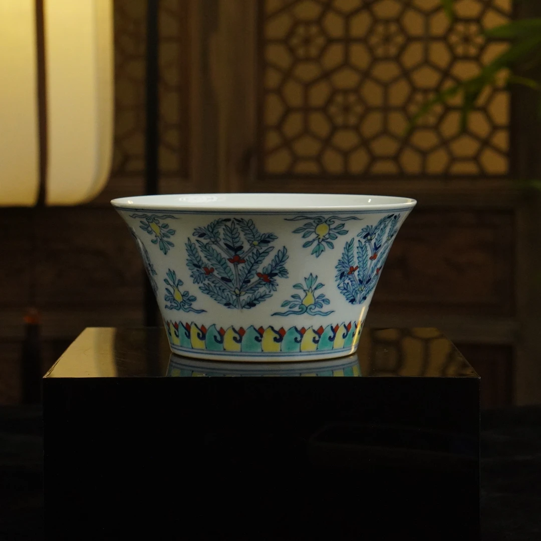 团花马蹄碗（口径15.3cm 高7.8cm）