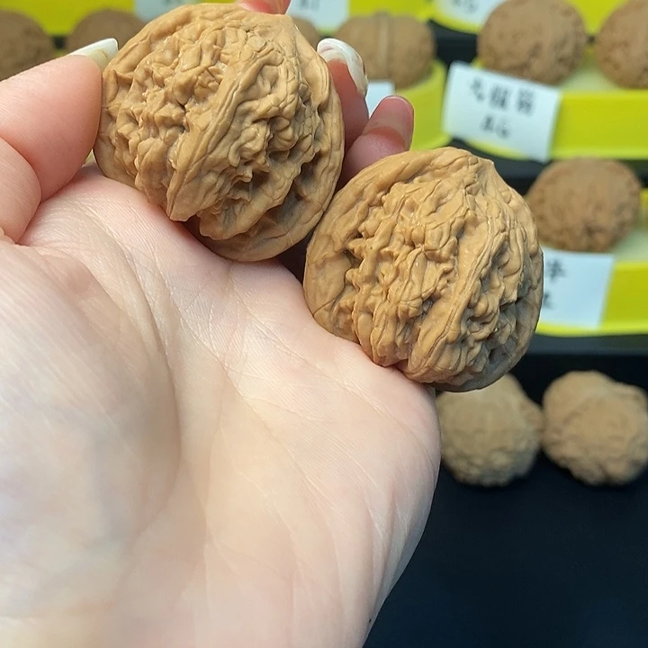 阿***院文玩核桃吊坠虎头王