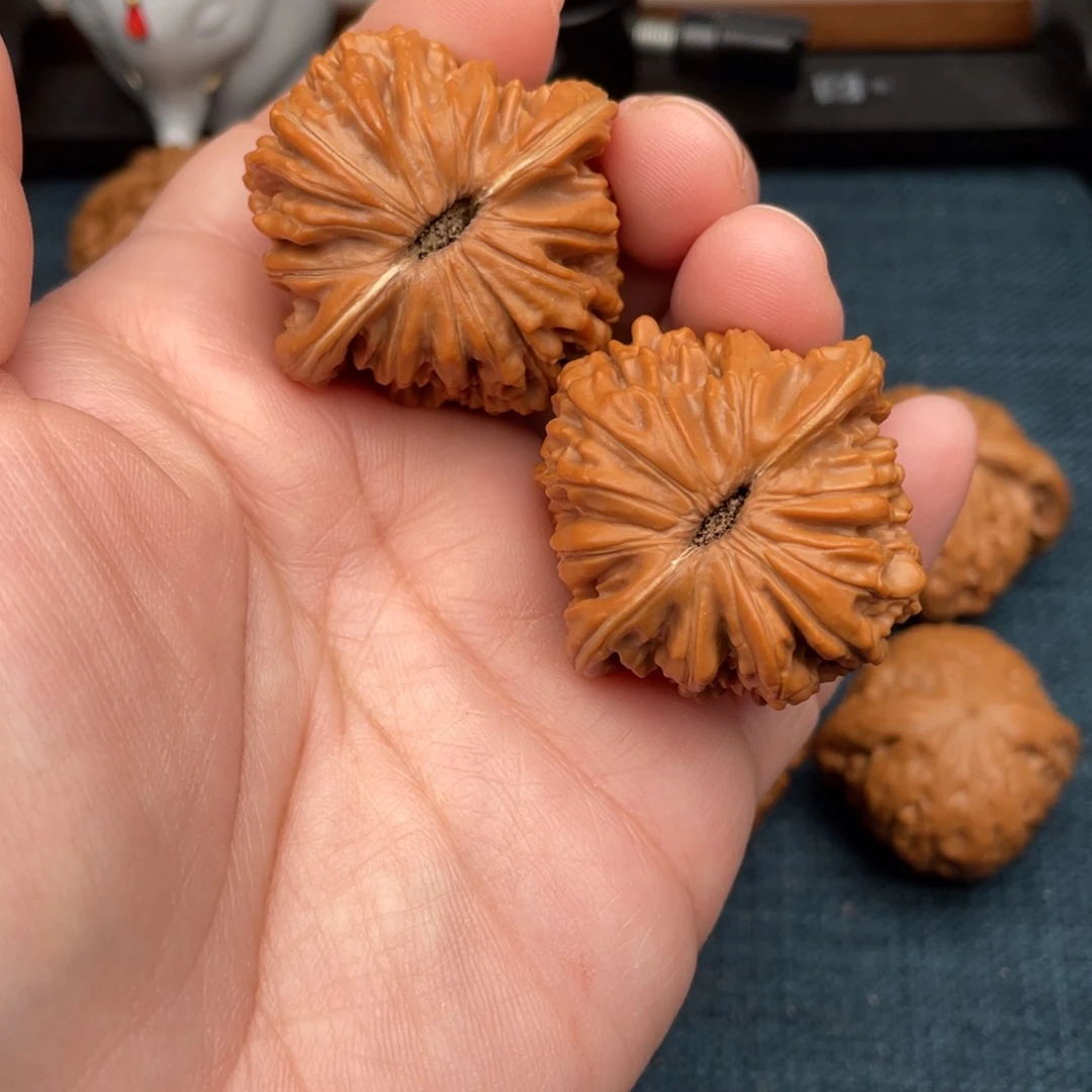 文玩核桃把件全品汉高楼40