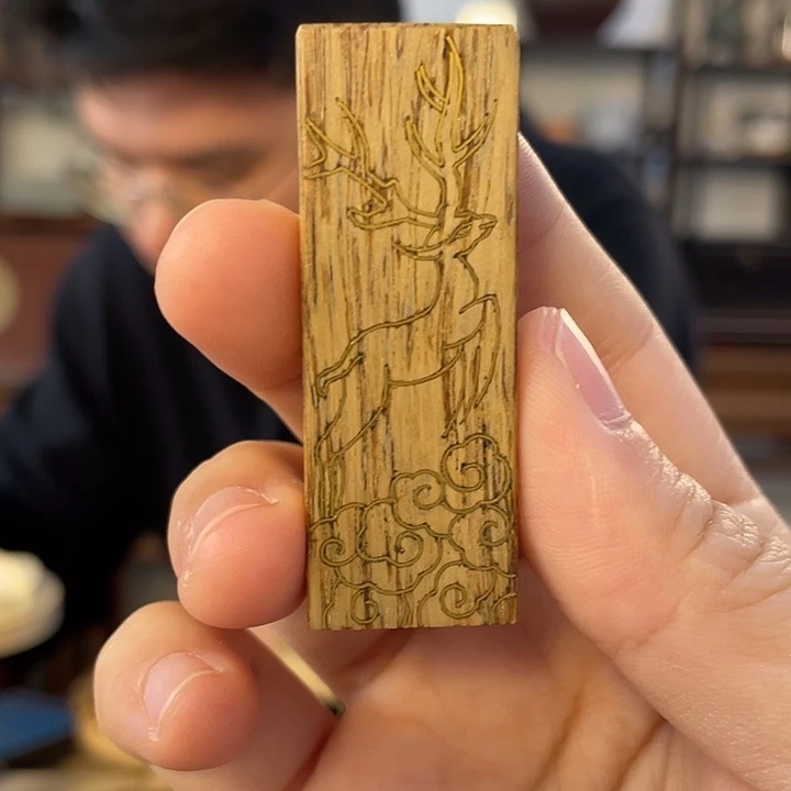 沉香吊坠老西马鹿6.46g