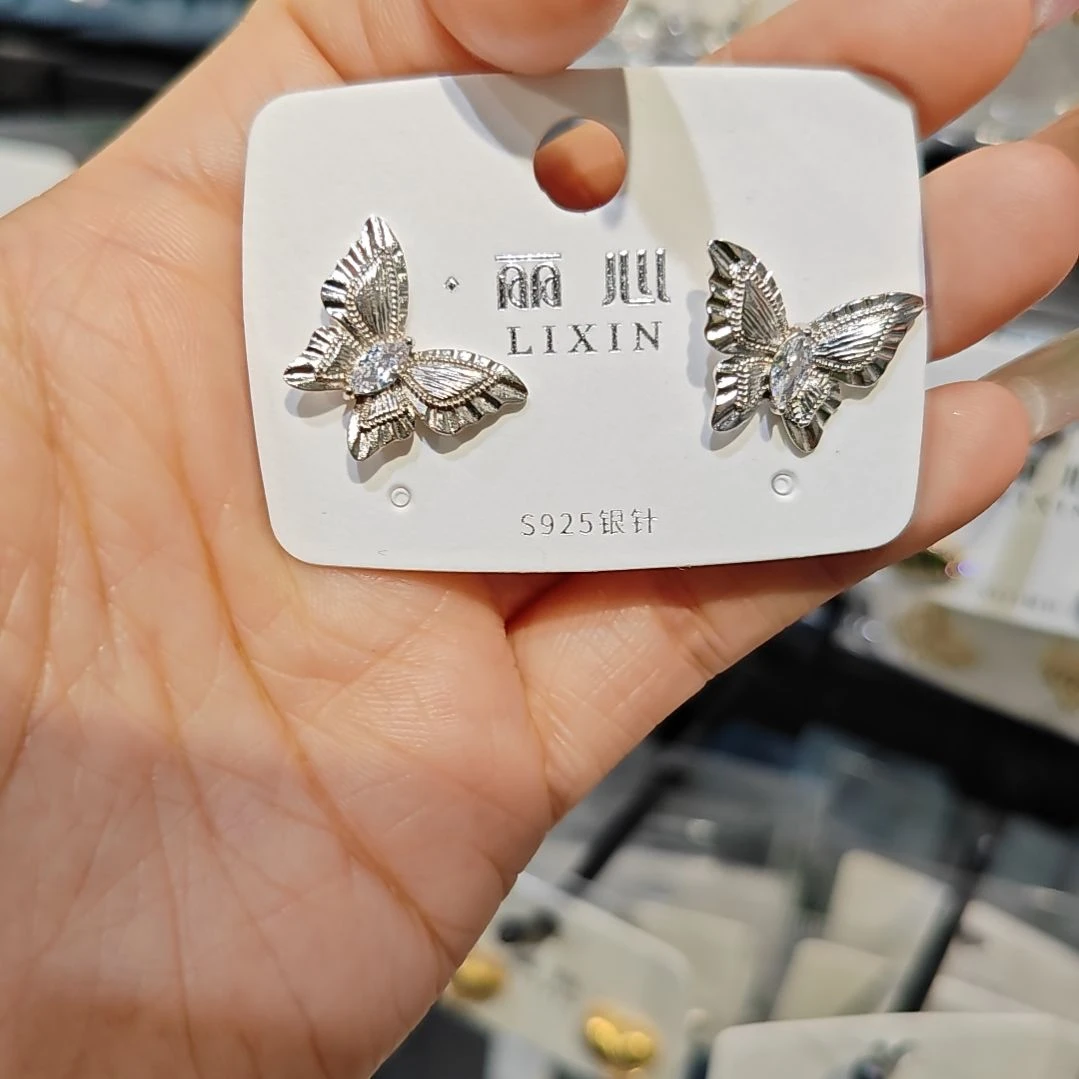皮质铁合金蝴蝶耳钉银针潮流款