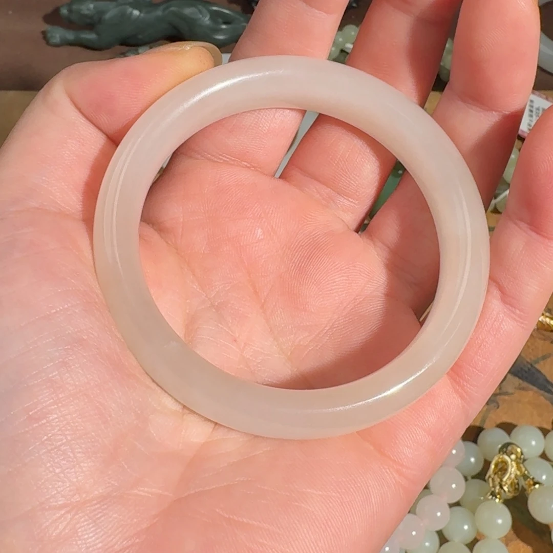 和田玉手镯未镶嵌承***?