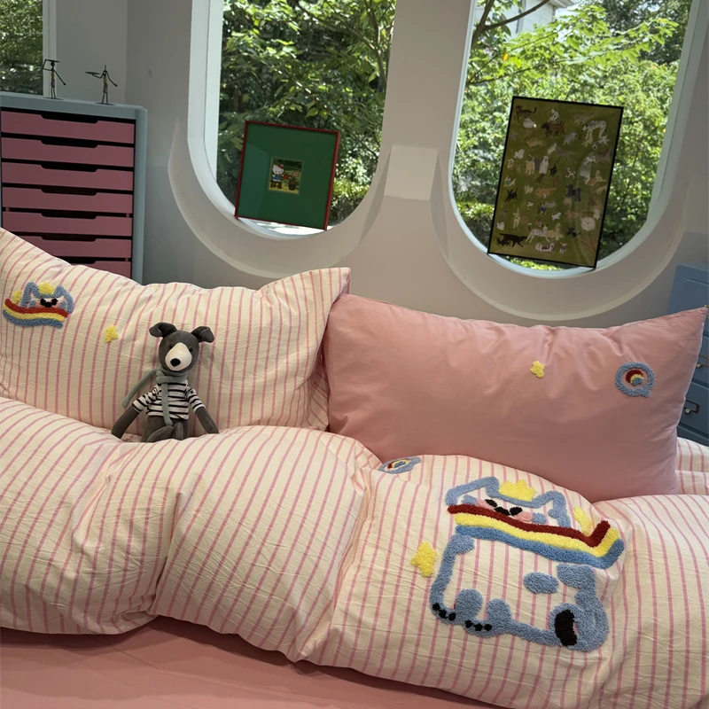 易安阁卡通水洗棉彩虹小猫粉毛巾绣四件套1.5m1.8米纯棉三件套