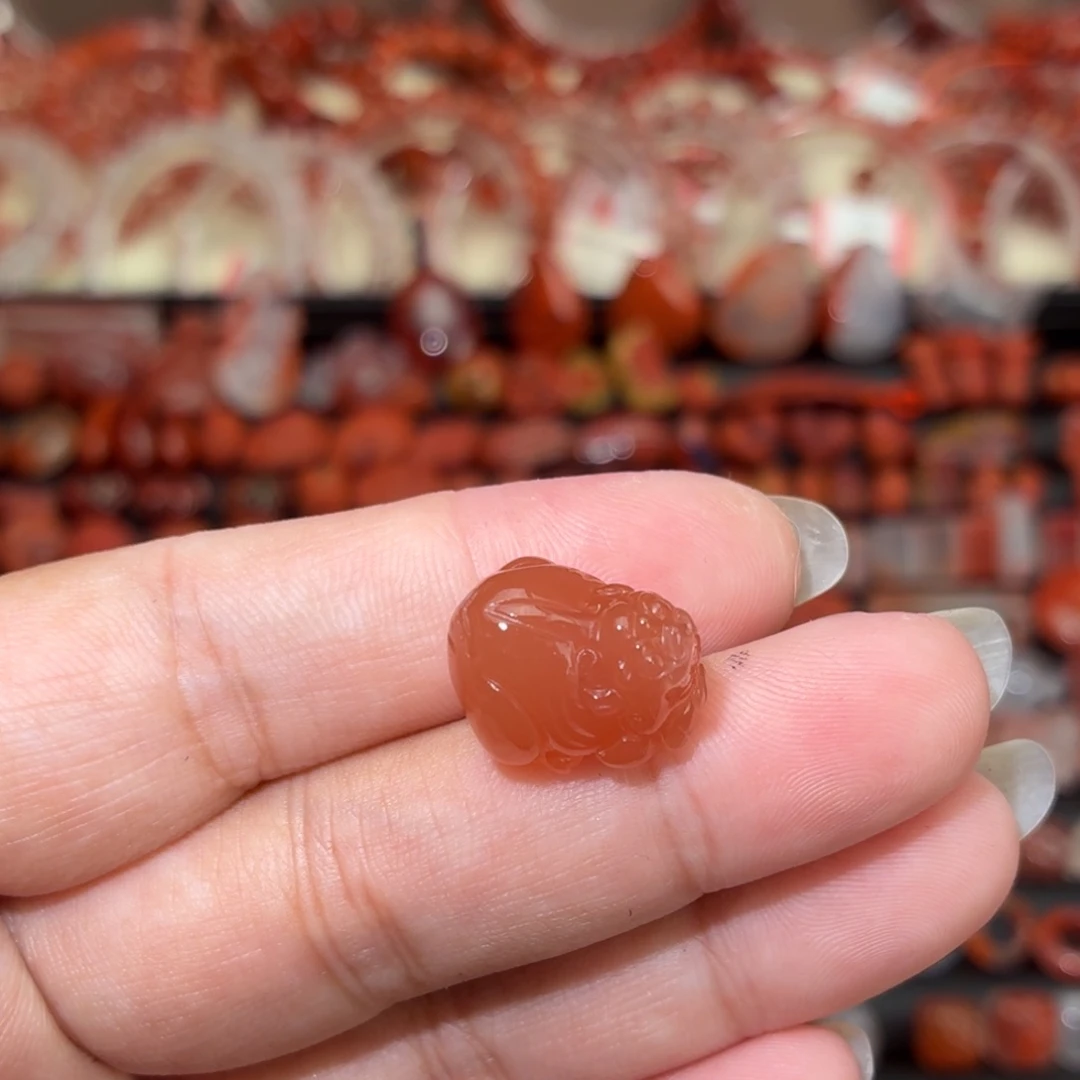 南红玛瑙未镶嵌颈饰貔貅