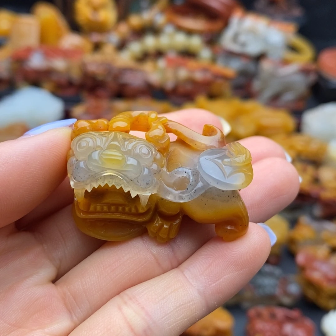 石英质玉（黄龙玉）未镶嵌颈饰