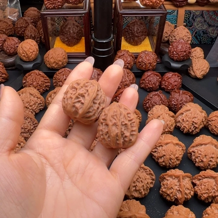 桃核吊坠艾*?个哥哥哥哥