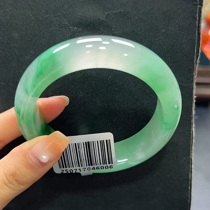 石英质玉（非洲翠）未镶嵌手镯