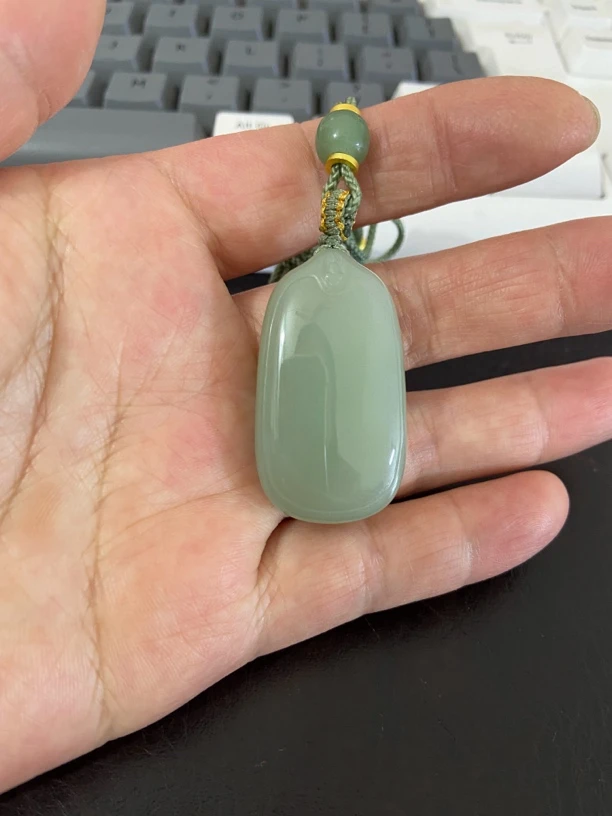 新疆和田玉平安无事牌吊坠