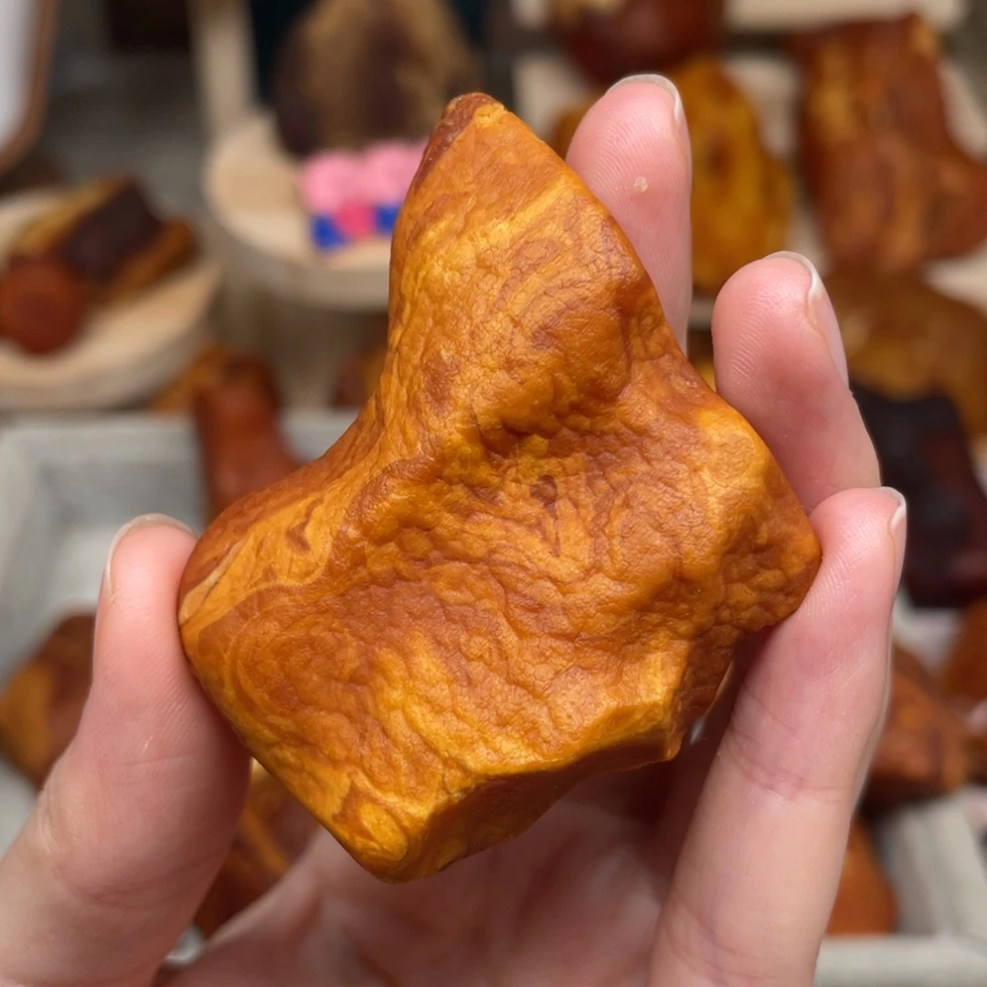 未镶嵌琥珀珠宝奇石