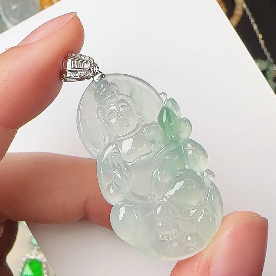 翡翠18K金镶嵌颈饰飘绿普贤菩萨