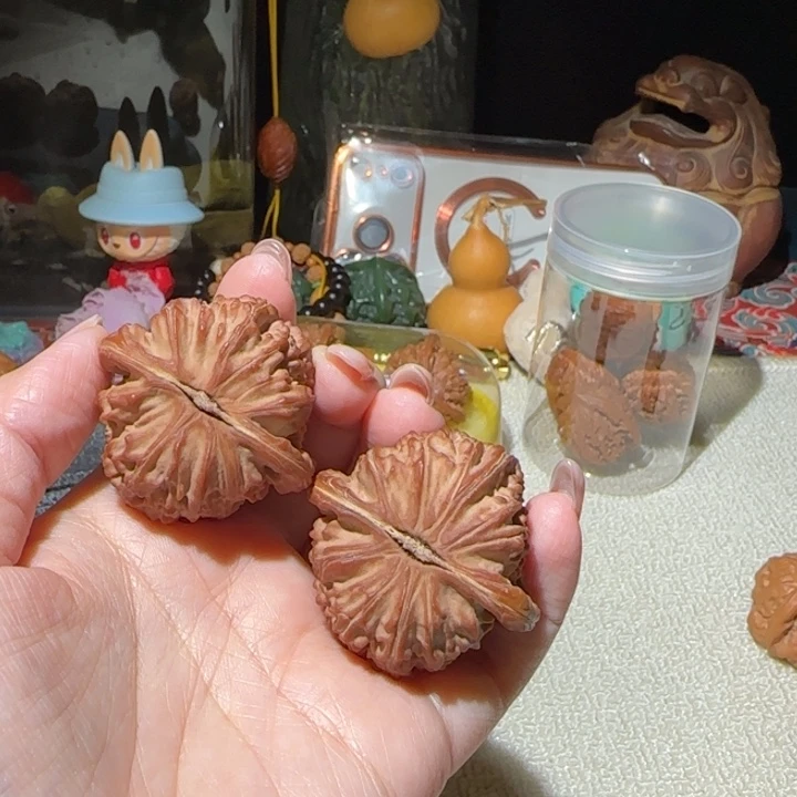 J***M文玩核桃吊坠白狮子