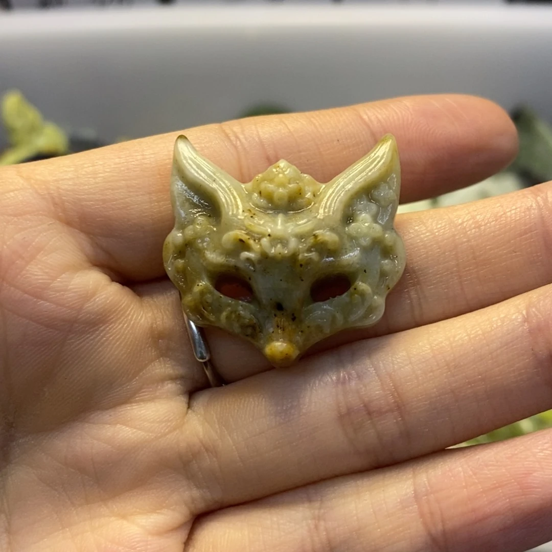 未镶嵌蛇纹石玉颈饰