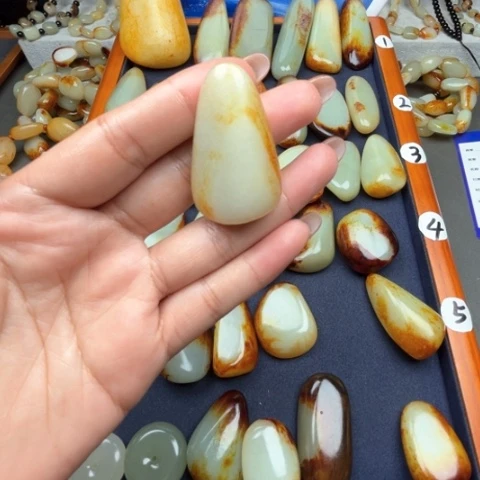 和田玉颈饰未镶嵌起**了