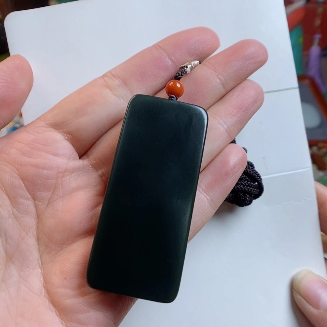 和田玉颈饰未镶嵌沙枣青