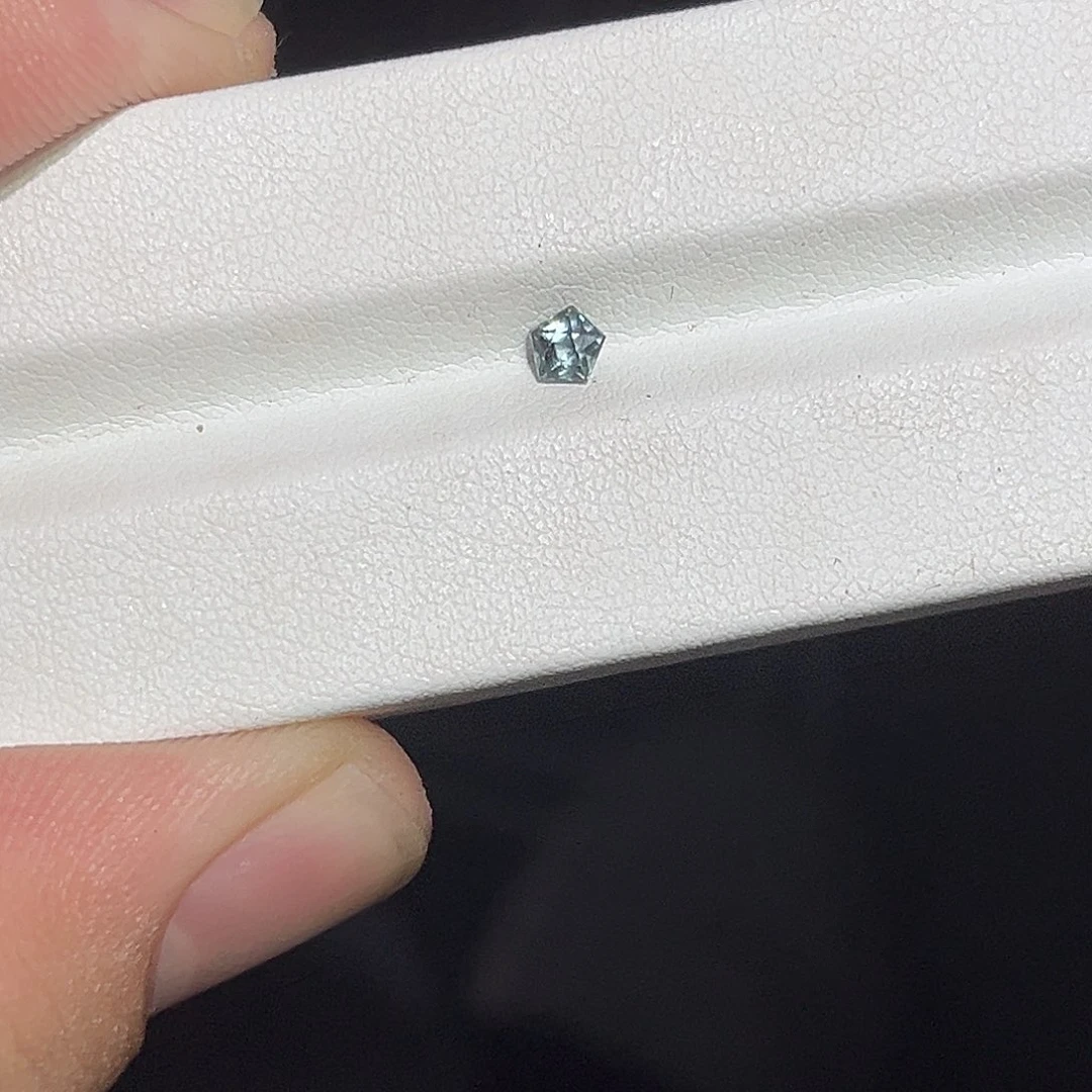 尖晶石裸石裸石0.285