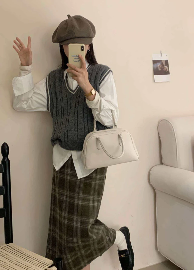 那简家「学院风」韩系v领拼条厚实麻花针织马甲