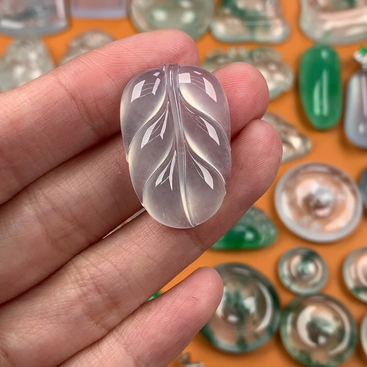 翡翠挂件未镶嵌….