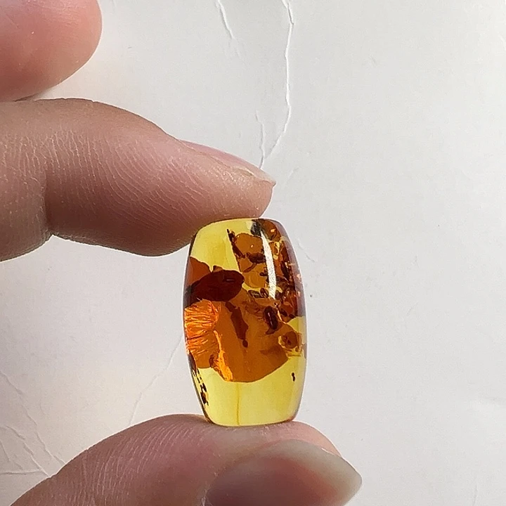 未镶嵌颈饰琥珀（花珀）