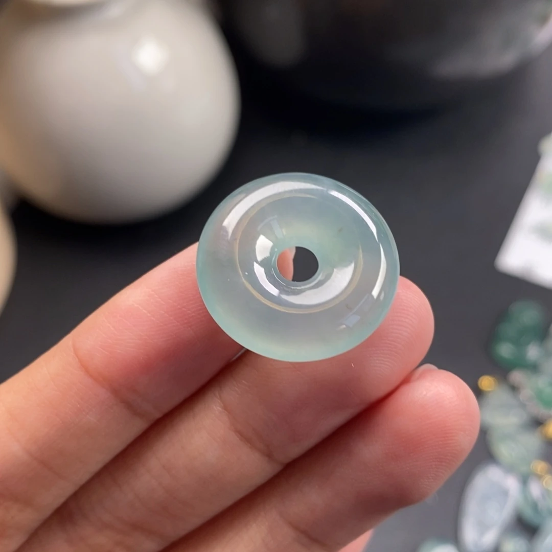 翡翠裸石冰晴甜甜圈20.3/4.6有黑点