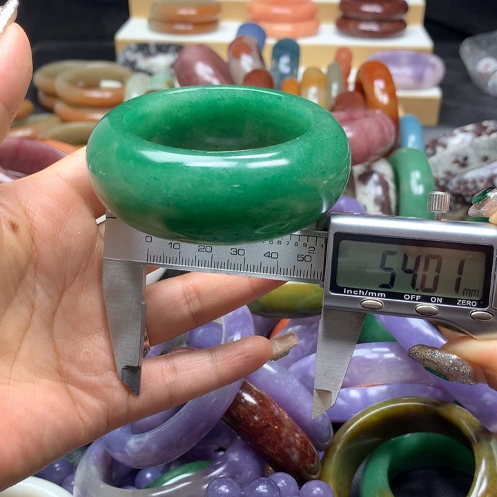 未镶嵌手镯石英质玉