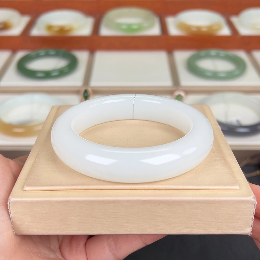 和田玉未镶嵌手镯白镯