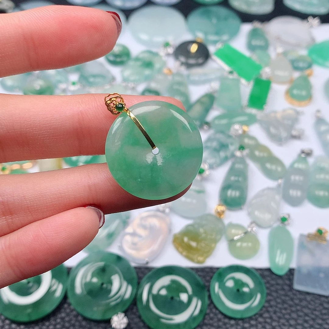 翡翠颈饰18K金镶嵌天然翡翠