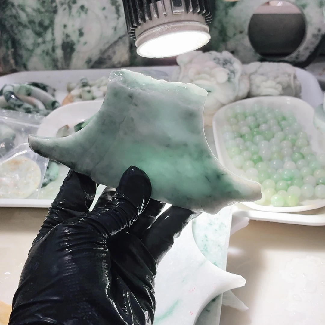 翡翠未镶嵌颈饰边角料