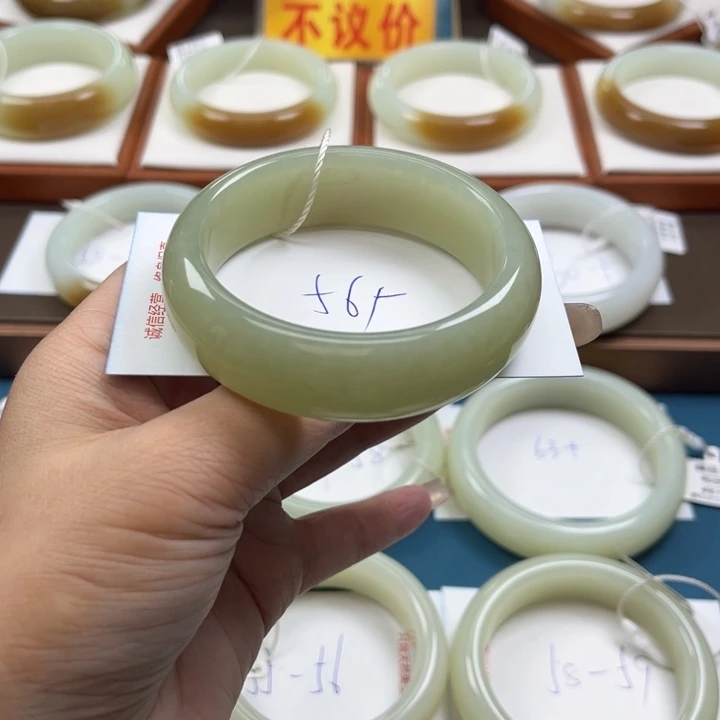 和田玉手镯未镶嵌祝****装