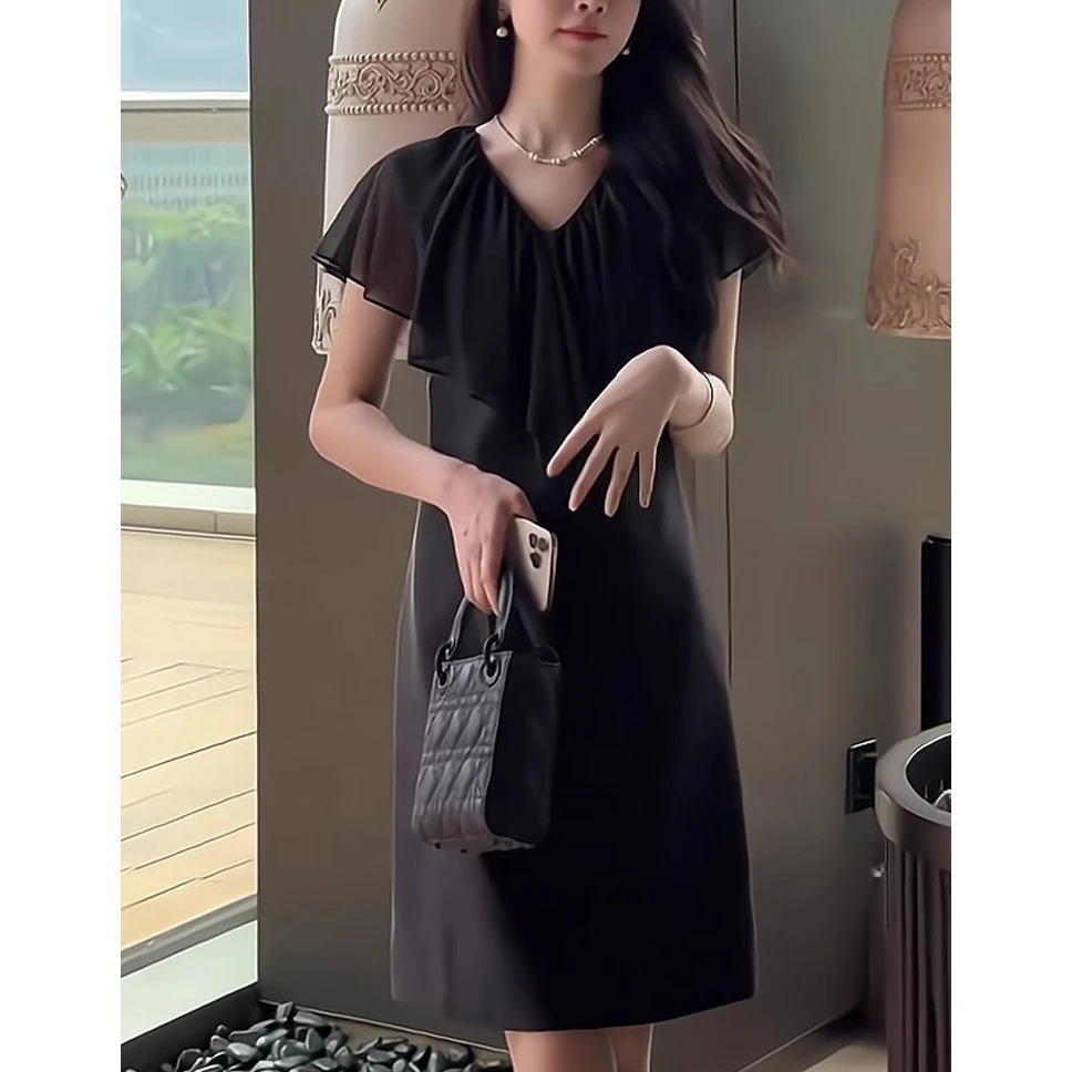 高级感轻奢风黑色V领连衣裙女夏季新款小众设计感宽松显瘦裙子潮