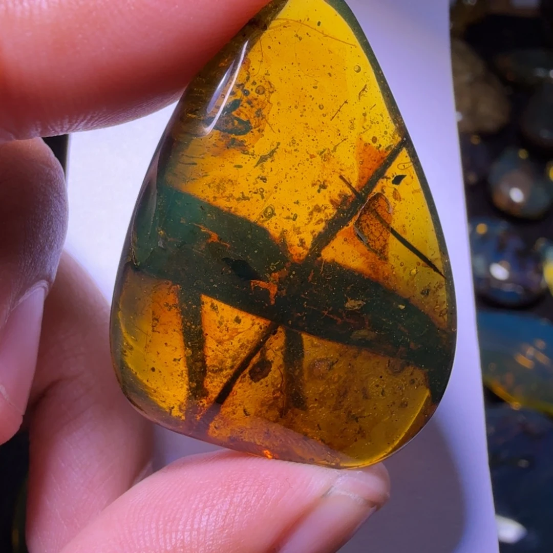 琥珀未镶嵌裸石114