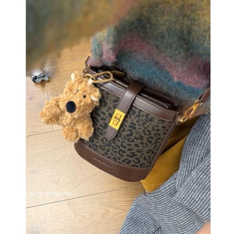 斜挎水桶包包3617