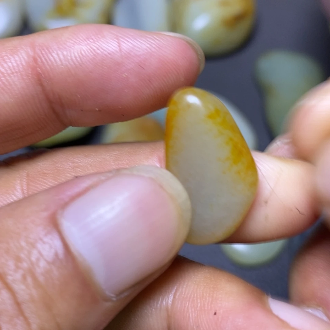 和田玉（糖玉）未镶嵌挂件