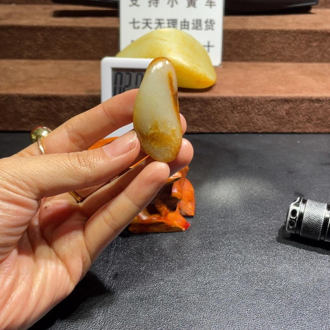大***虎和田玉（糖玉）未镶嵌挂件