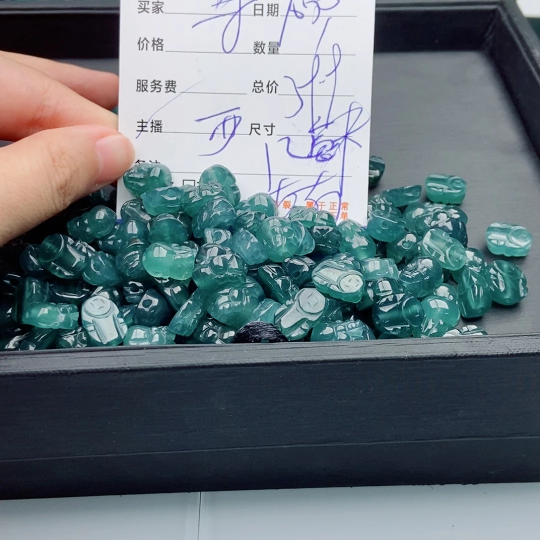 翡翠未镶嵌手链多样性1