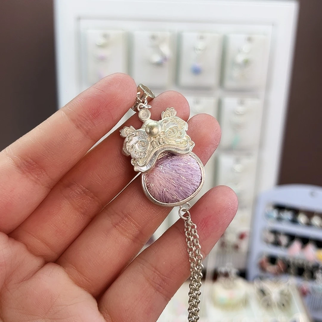 布艺合金苗绣吊坠