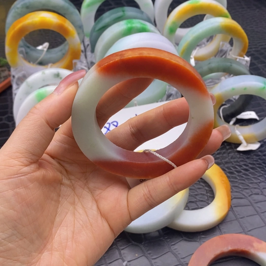 定制翡翠未镶嵌翡翠手镯