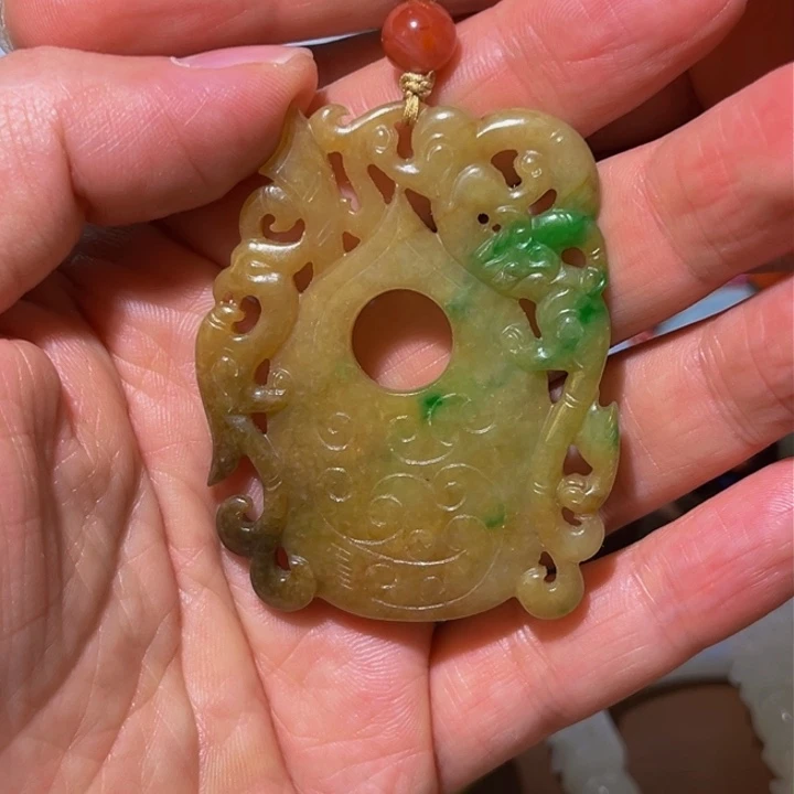 翡翠颈饰未镶嵌玉*