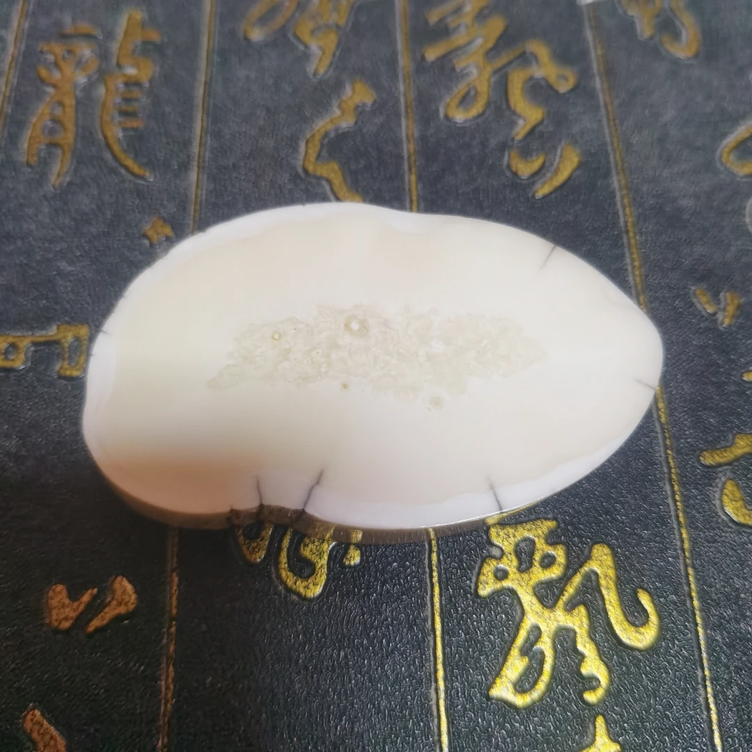 猛犸虬雕刻件约39克kk94