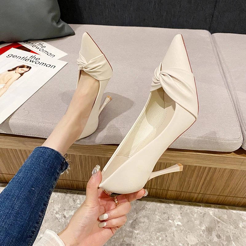 穿高跟鞋的吴大叔惠莉雅细跟高跟鞋女秋冬新款单鞋女尖头工作鞋软