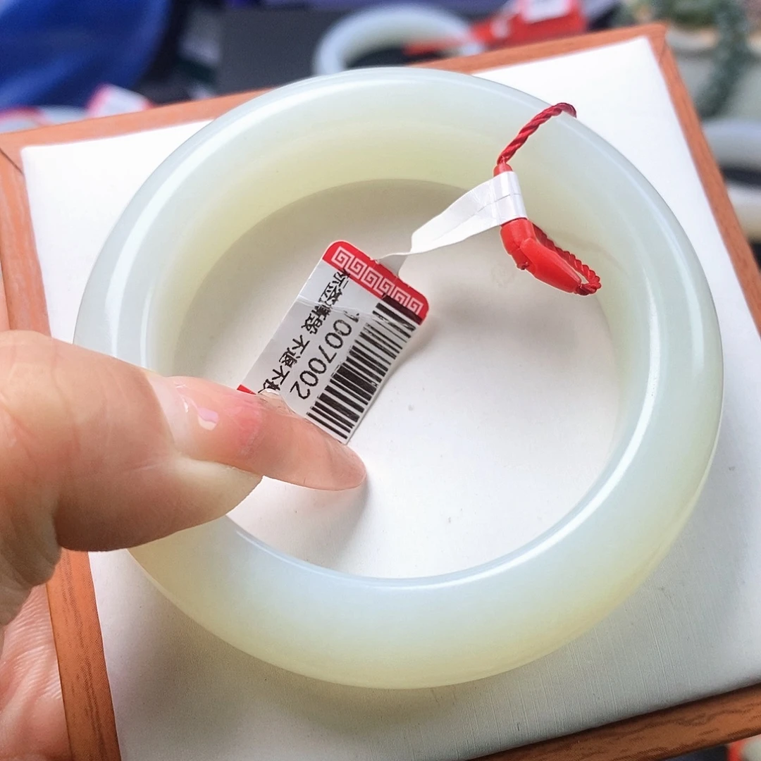 琴***瑟和田玉未镶嵌手镯