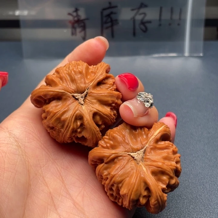 A***来文玩核桃吊坠白狮子