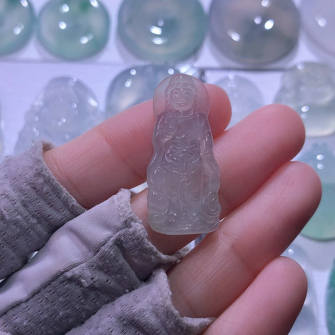 翡翠未镶嵌颈饰观音