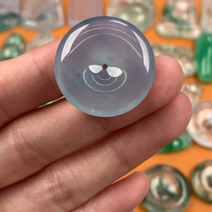 翡翠挂件未镶嵌….