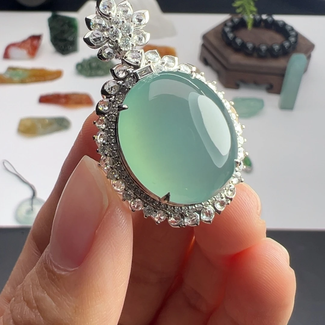 定制翡翠18K金镶嵌吊坠